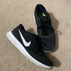 6.5 Black Nike Free Run Running Shoes